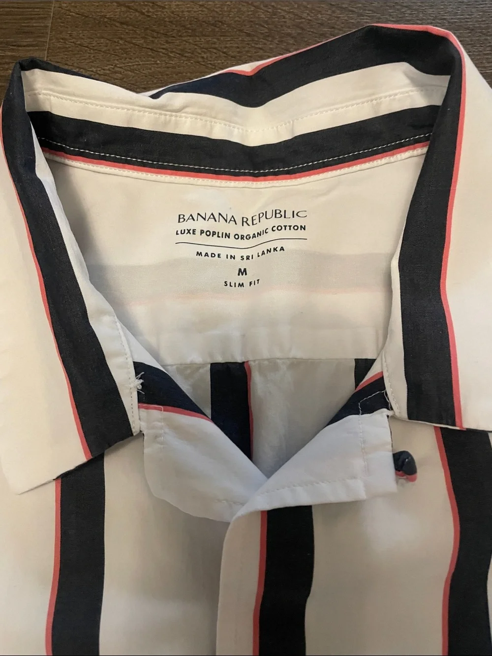 Banana Republic White Short-Sleeve Button up Shirt w/ Navy & Pink Stripes Medium